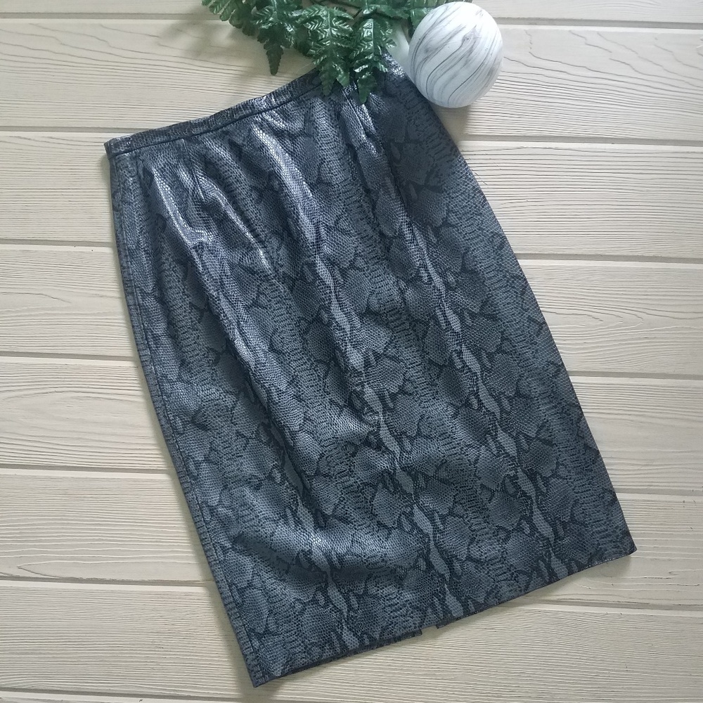 NWT Liz Claiborne Leathe Python Print Pencil Skirt